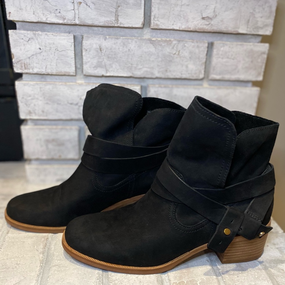 UGG Elora Black Nubuck Suede Boot womens size 8.5